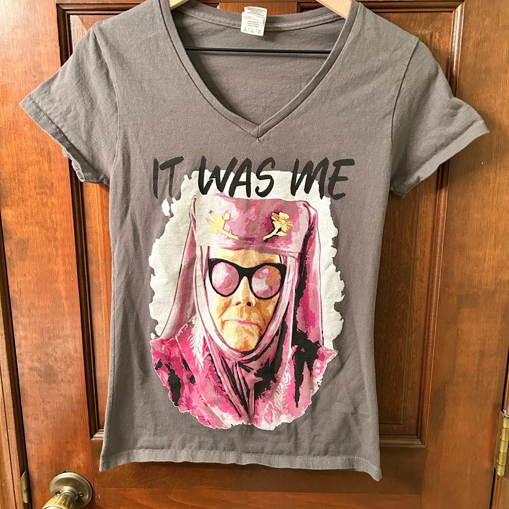💜 CLEARANCE 2/5 Gangster Olenna Tyrell GOT v neck graphic tee. Size S by Gildan